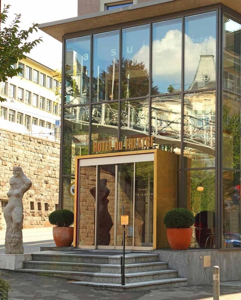 Du Théâtre By Fassbind